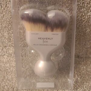 It Cosmetics Hello Cheekbones Contour Brush NEW!